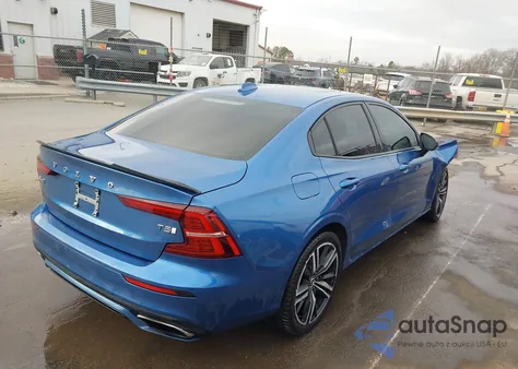 2021 Volvo S60 T5 R-Design z USA, uszkodzony, nr VIN 7JR102FM8MG092600